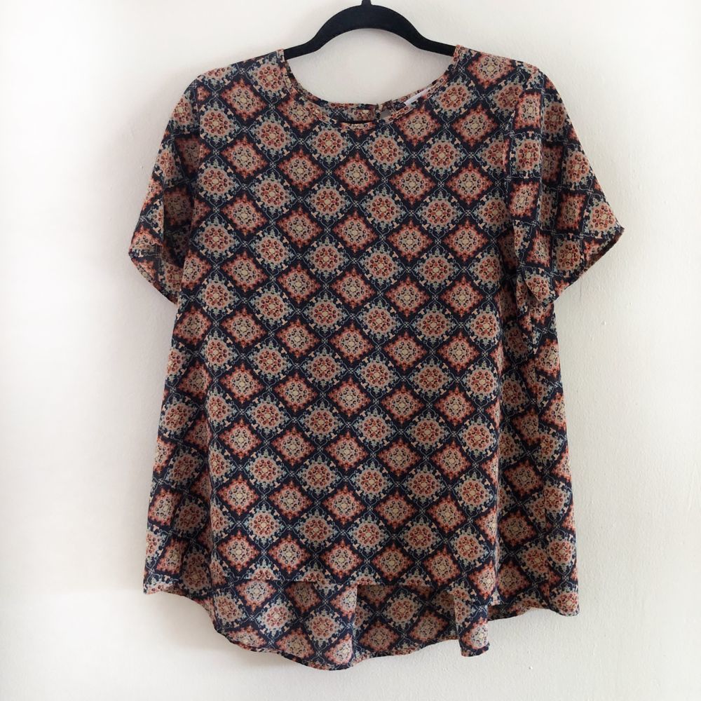 Sienna Sky Blue & Red Diamond Paisley Print Top